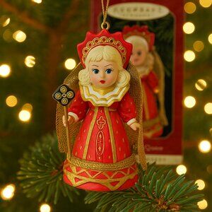 Hallmark Keepsake Ornament 1999 Red Queen Madame Alexander #4 Alice Wonderland